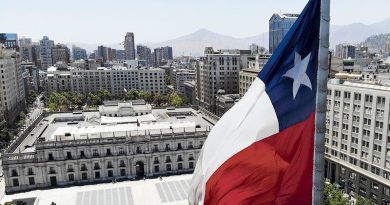 El silencio del Estado: el peligroso vacío que deja el Gobierno al sepultar la única radiografía de los medios chilenos
