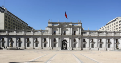 El silencio del Estado: el peligroso vacío que deja el Gobierno al sepultar la única radiografía de los medios chilenos