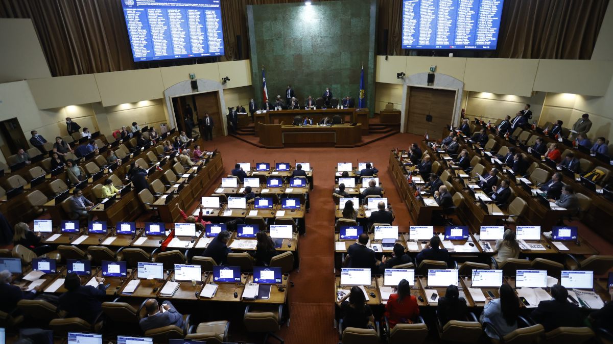 Entre la seguridad vial y el derecho a protesta: El Senado recibe la «Ley Antibarricadas 2.0» tras caldeada votación