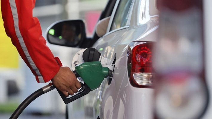 Cuarta alza consecutiva: la bencina sube $39,4 y el diésel $95 por litro desde este jueves