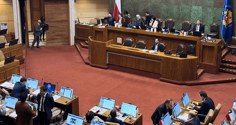 Entre la seguridad vial y el derecho a protesta: El Senado recibe la «Ley Antibarricadas 2.0» tras caldeada votación