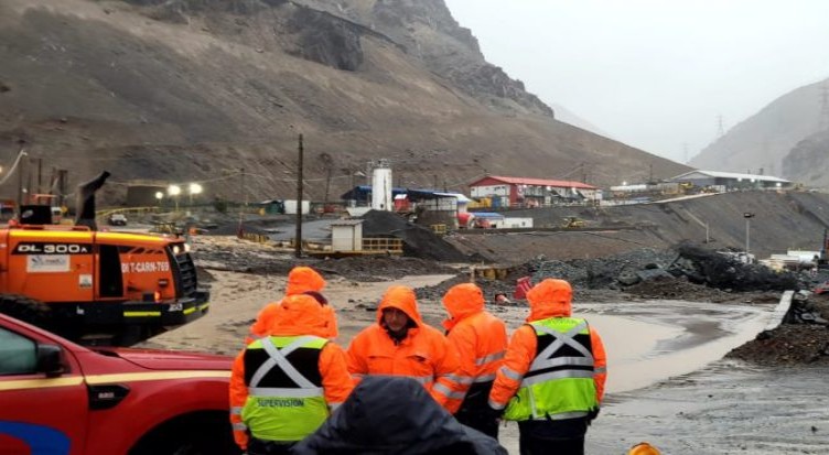 Emergencia en Codelco: lluvias extremas desatan alud que atrapa a trabajadores en mina El Teniente
