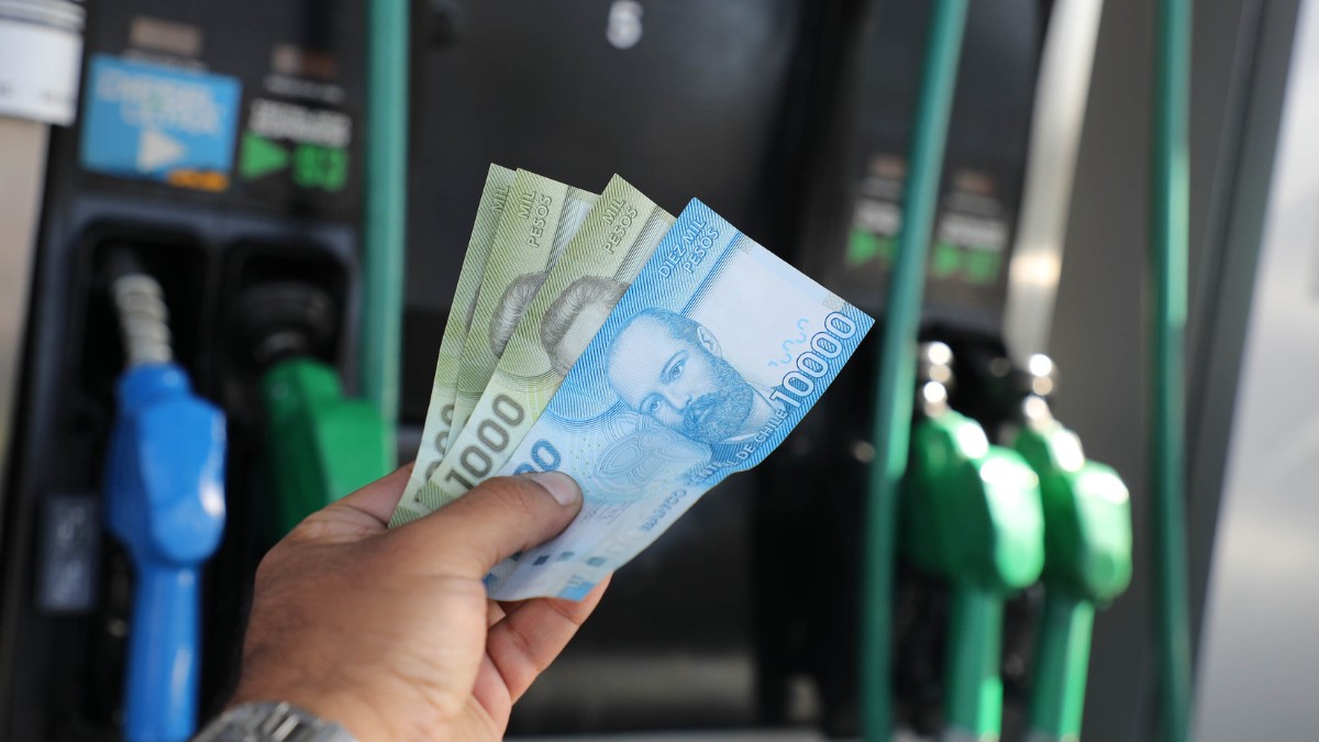 Quinta alza seguida: combustibles suben desde este jueves y el diésel lidera el encarecimiento con $91,5 por litro