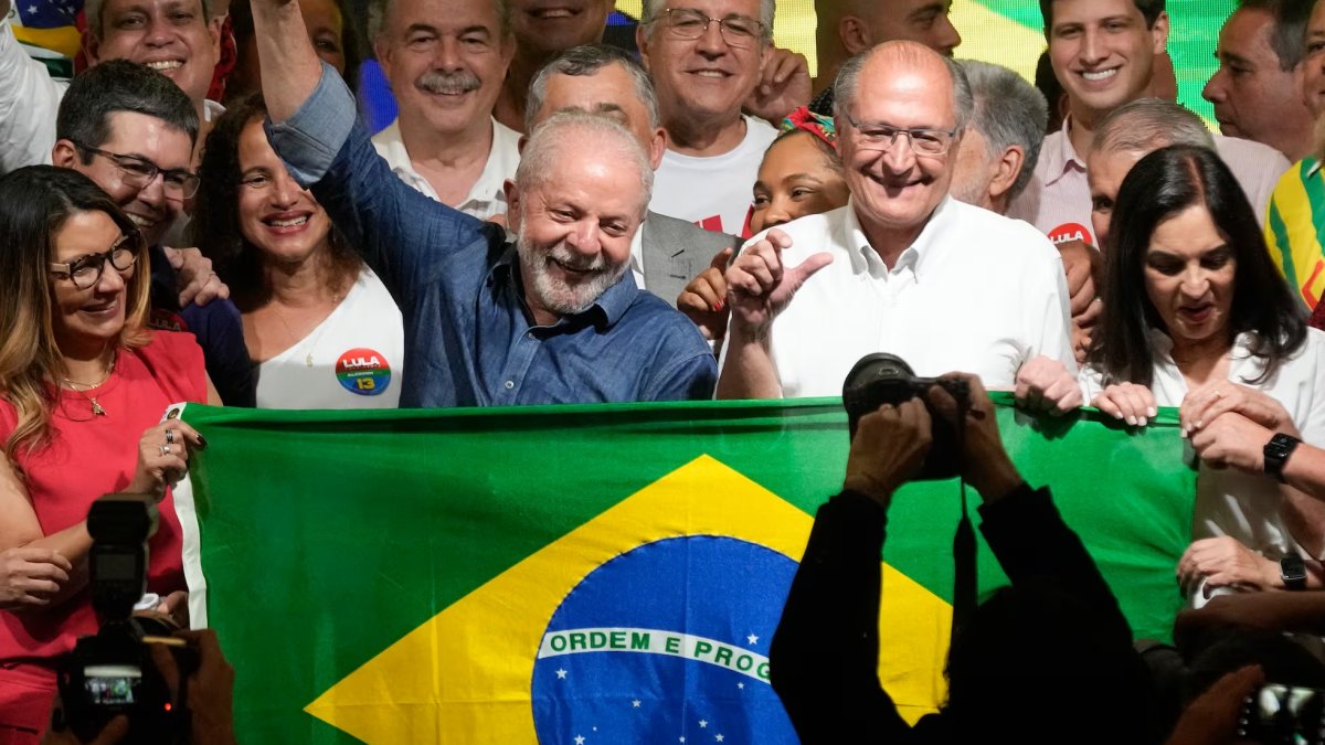 Remontada épica e histórica en Brasil: Lula da Silva derrota a Flávio Bolsonaro, asegura un cuarto mandato y frena el avance de la extrema derecha en Sudamérica.